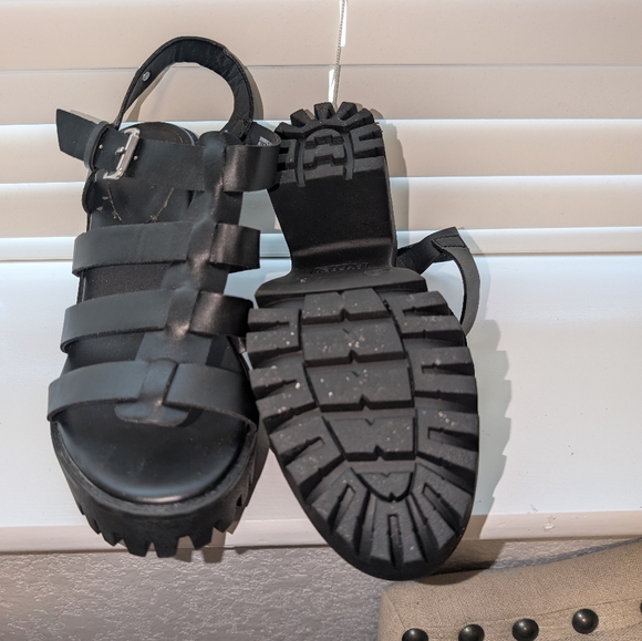 Madden NYC Black Strappy Platform Sandals - Picture 4 of 4